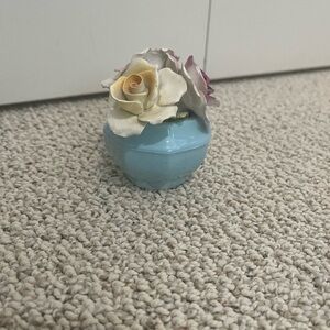 Vintage Royal Castle Bone China Bouquet Flower Pot Figurine